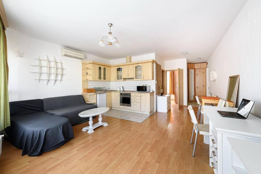 Lovely Apartment In City Centre For 4 Guests 부다페스트 외부 사진
