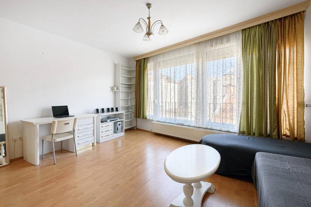 Lovely Apartment In City Centre For 4 Guests 부다페스트 외부 사진