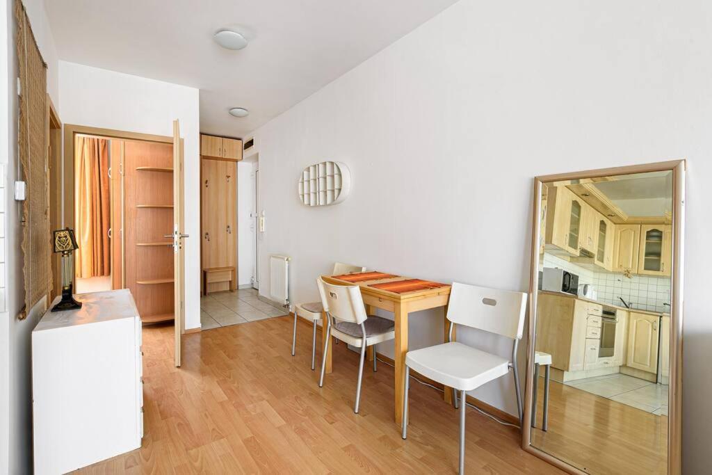 Lovely Apartment In City Centre For 4 Guests 부다페스트 외부 사진