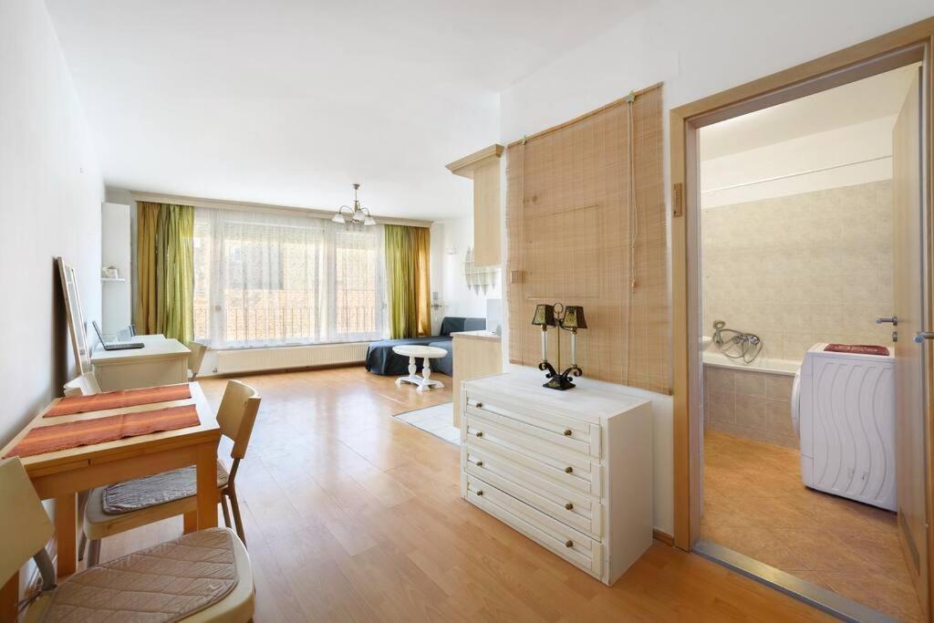 Lovely Apartment In City Centre For 4 Guests 부다페스트 외부 사진